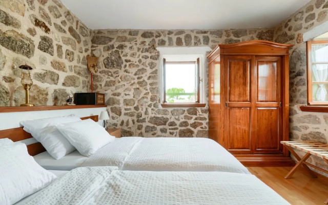 Traditional Stone House Adrian