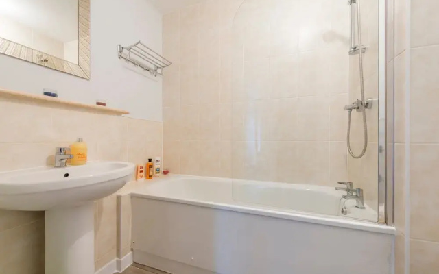 3 Bedroom Apartment Near City Centre With Parking