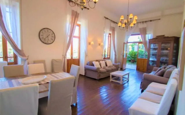 Grande appartamento in Villa con terrazza sul mare