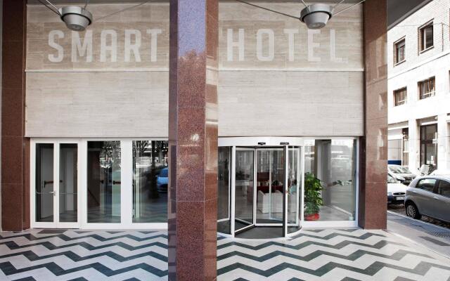 Smart Hotel Рим вид на фасад