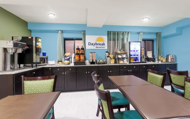 Days Inn & Suites by Wyndham Jamaica JFK Airport in New York, United States of America from 122$, photos, reviews - zenhotels.com meals