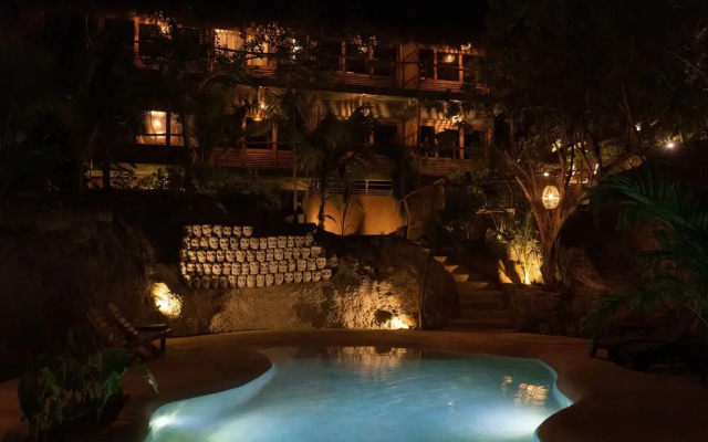 Cocos Hotel