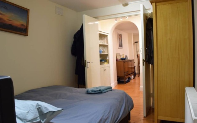 Апартаменты 1 Bedroom Apartment Near Holloway комната для гостей