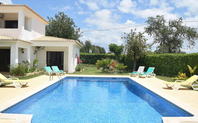 Luxurious Villa in Ferreiras with Private Swimming Pool