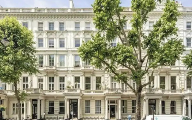3-bed South Kensington Flat With Outdoor Terrace