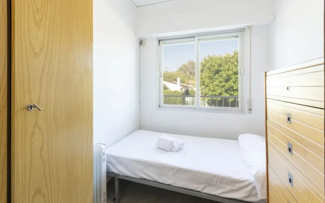 Cotton in Oliva With 3 Bedrooms and 1 Bathrooms