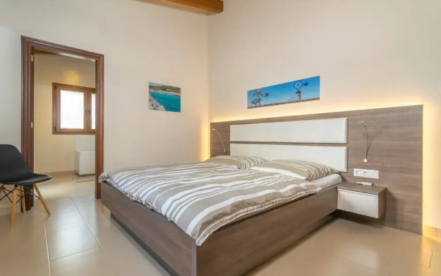 Villa in Llucmajor With Pool and Jacuzzi