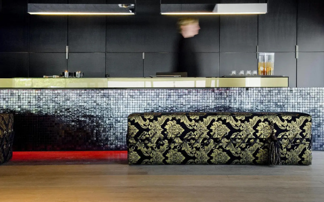 Carbon Hotel - Different Hotels