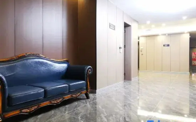 Yueyang Hotel (Wildlife Park Commercial Lane)