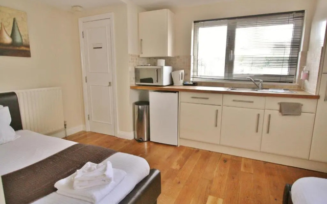 Central Studios Gloucester Road by Rooms Booked - Free Parking