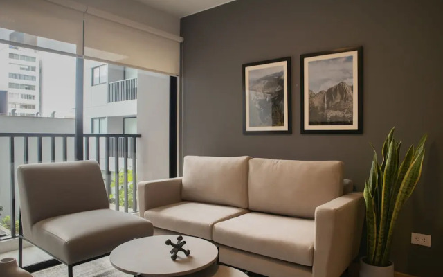 w Prime 2BR w/ Balcony in Miraflores