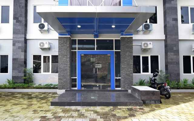 RedDoorz near Museum Keraton Surakarta