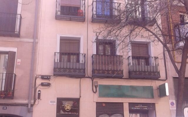 Отель Plaza de Lavapiés Madrid Centro Мадрид вид на фасад