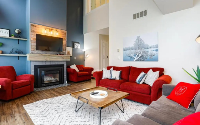 Wintergreen Retreat with Private Sauna & Patio 82291