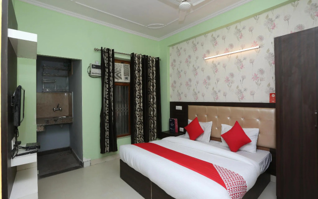 OYO 28264 Chirag House