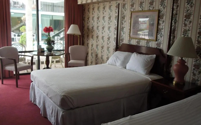 Alamar Resort Inn