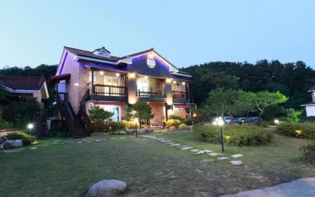 Gyeongju La Vie Est Belle Pension