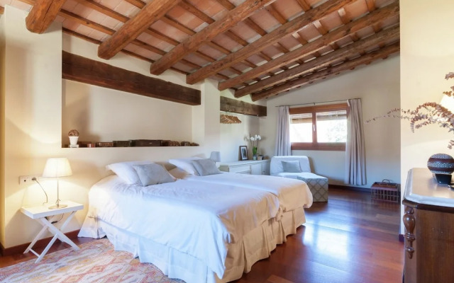 Splendid Mansion With Private Pool in St Pere Pescador