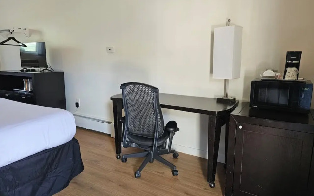 H & H Motor Lodge