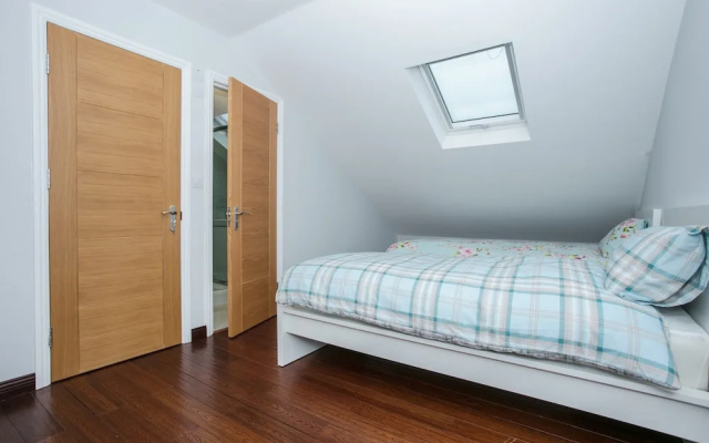Modern 5 Bedroom House In Battersea