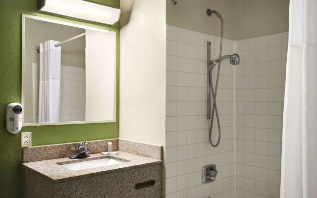 Travelodge by Wyndham Battle Creek