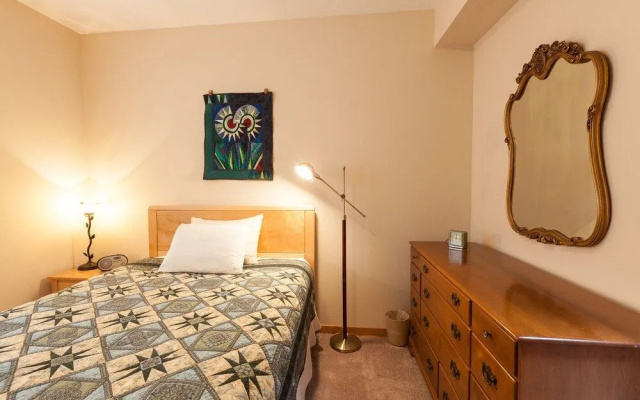 Columbia West 3 Bedroom Condo by RedAwning