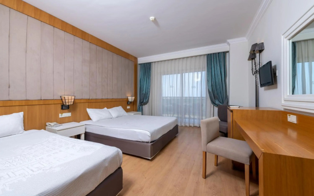 Lake & River Side Hotel & Spa