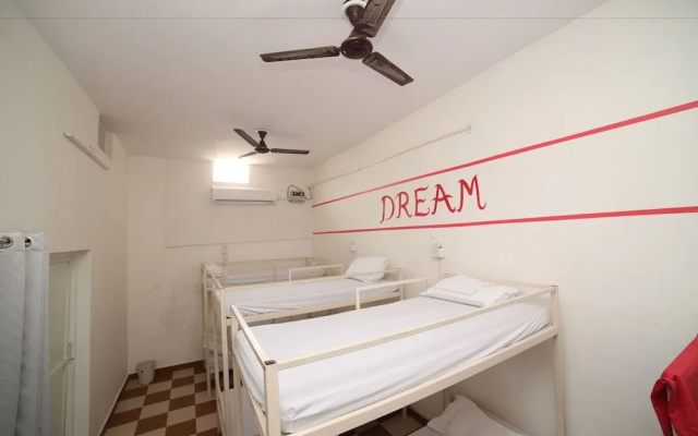Roadhouse Hostel Varanasi