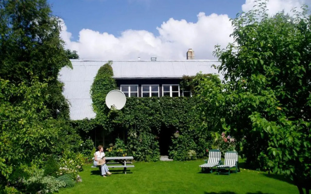 Kaju Guesthouses