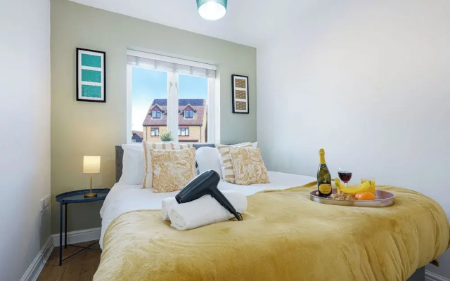 3 Bed House - Sleeps 7 - Garden - Parking - Wifi