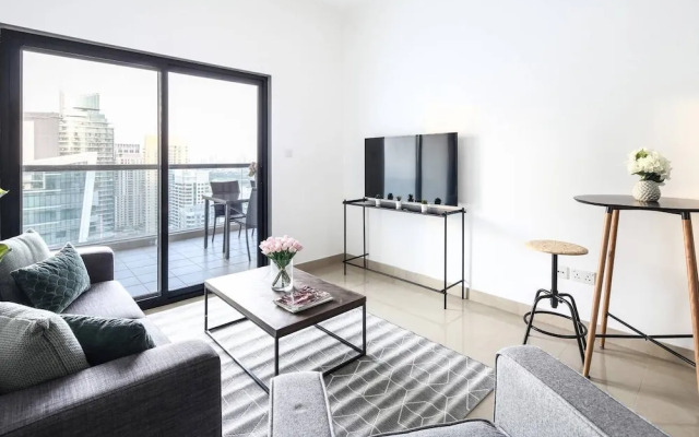 Modern 1BR w/ Gorgeous Marina Views! Sleeps 4