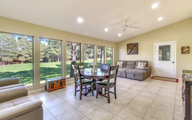 Dog-friendly Home on Pinetop Lakes Course!