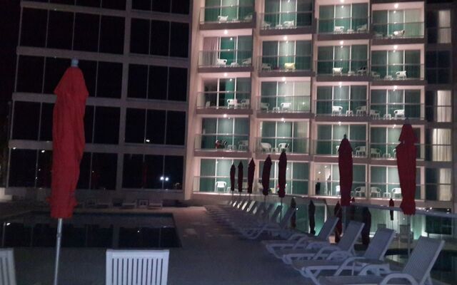 We Hotel Acapulco вид на фасад