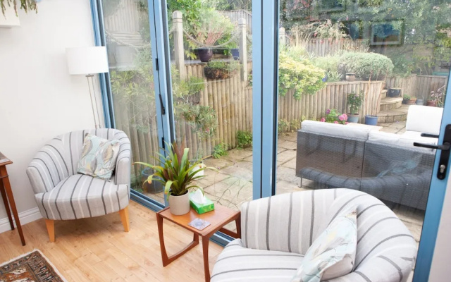 4 Bedroom House in Village Edge of Bath