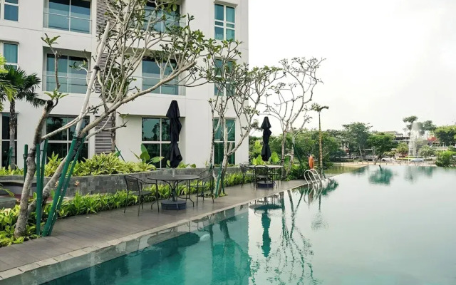 Lush Lakeside - Citra Luxury Apartments