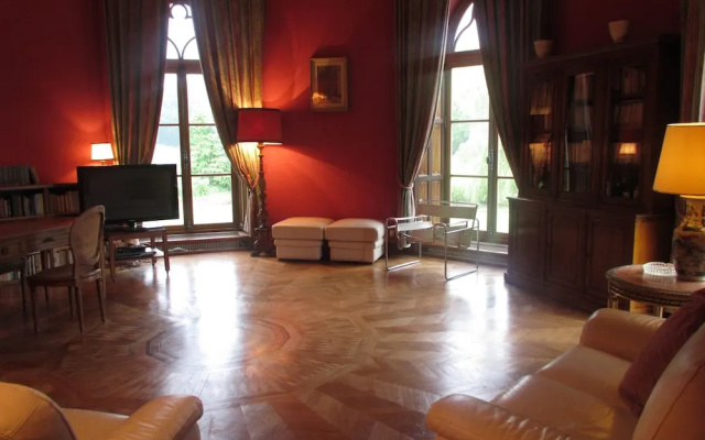 Chateau De Vauloge