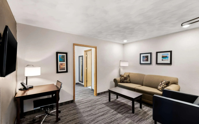 Quality Inn & Suites Munising