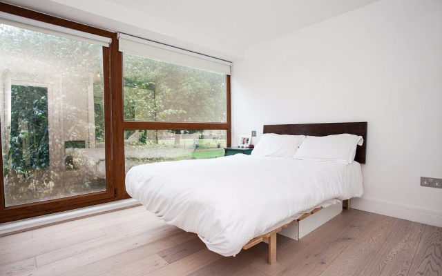 Spacious East London 2 Bedroom Apartment Sleeps 4