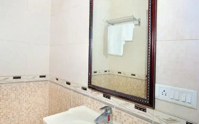Amber Crest by Redolive10min ~airportdelhi2bhk