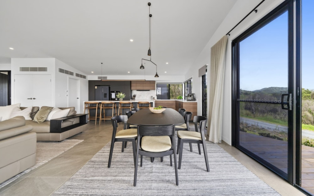 Scenic House With Private Yard & BBQ Area