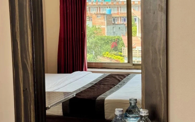 Three Brothers Apartments and Hotel