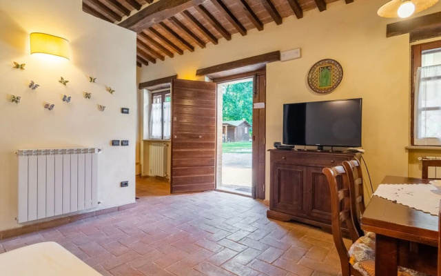 Estate With 5 Apartments, Swimming Pool, Large Garden