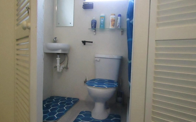 Cozy, quiet 1 bedroom 2A near Beach