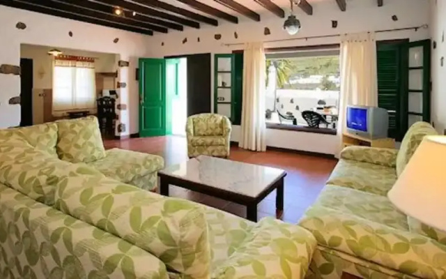 Villa - 3 Bedrooms with Pool - 103089