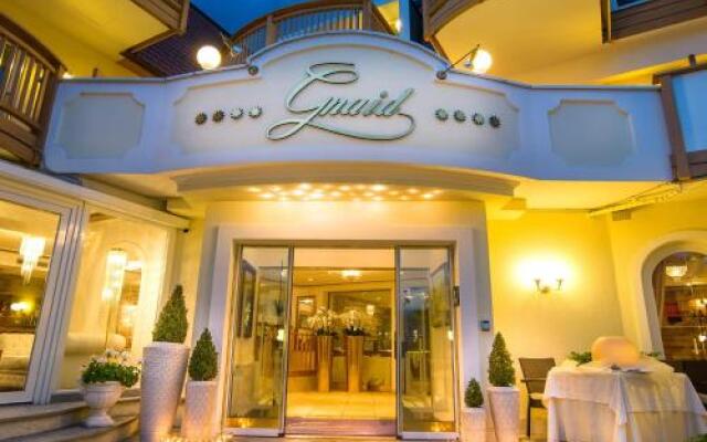 Small & Beautiful Hotel Gnaid Тироло вид на фасад