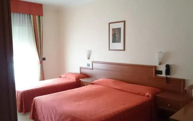 Hotel Holiday House