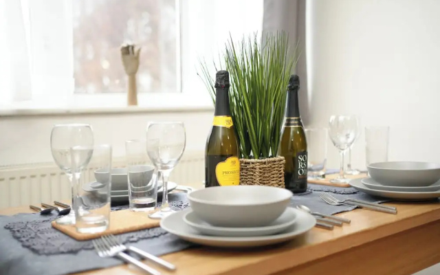 Balcony-freeparking-centrallocation-familyfriendly
