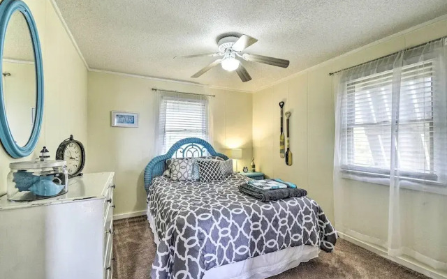 Hatteras-style Salvo Home - Walk to Shore!