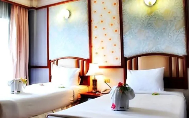 Aunchaleena Beach Front Resort