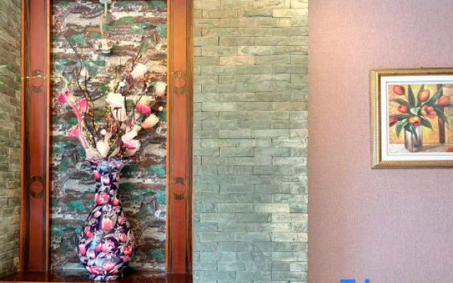 Zhenxiong Donghai Grand Hotel (Nantai Primary School | South Street)